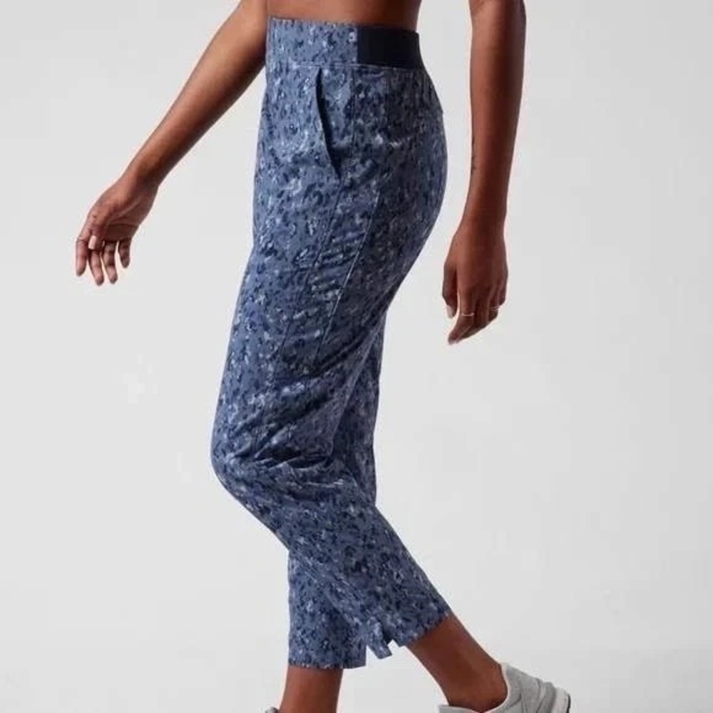 Athleta‎ Brooklyn Ankle Pants Camo Print Elastic Waist Pockets Size 10 Tall